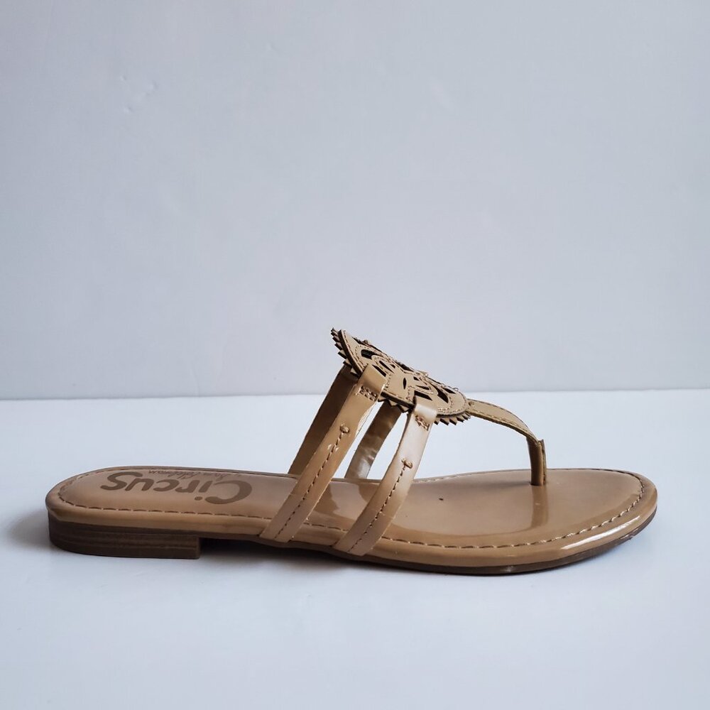Circus by Sam Edelman Women's Canyon Medallion Flat Sandals Thongs Cutout Design